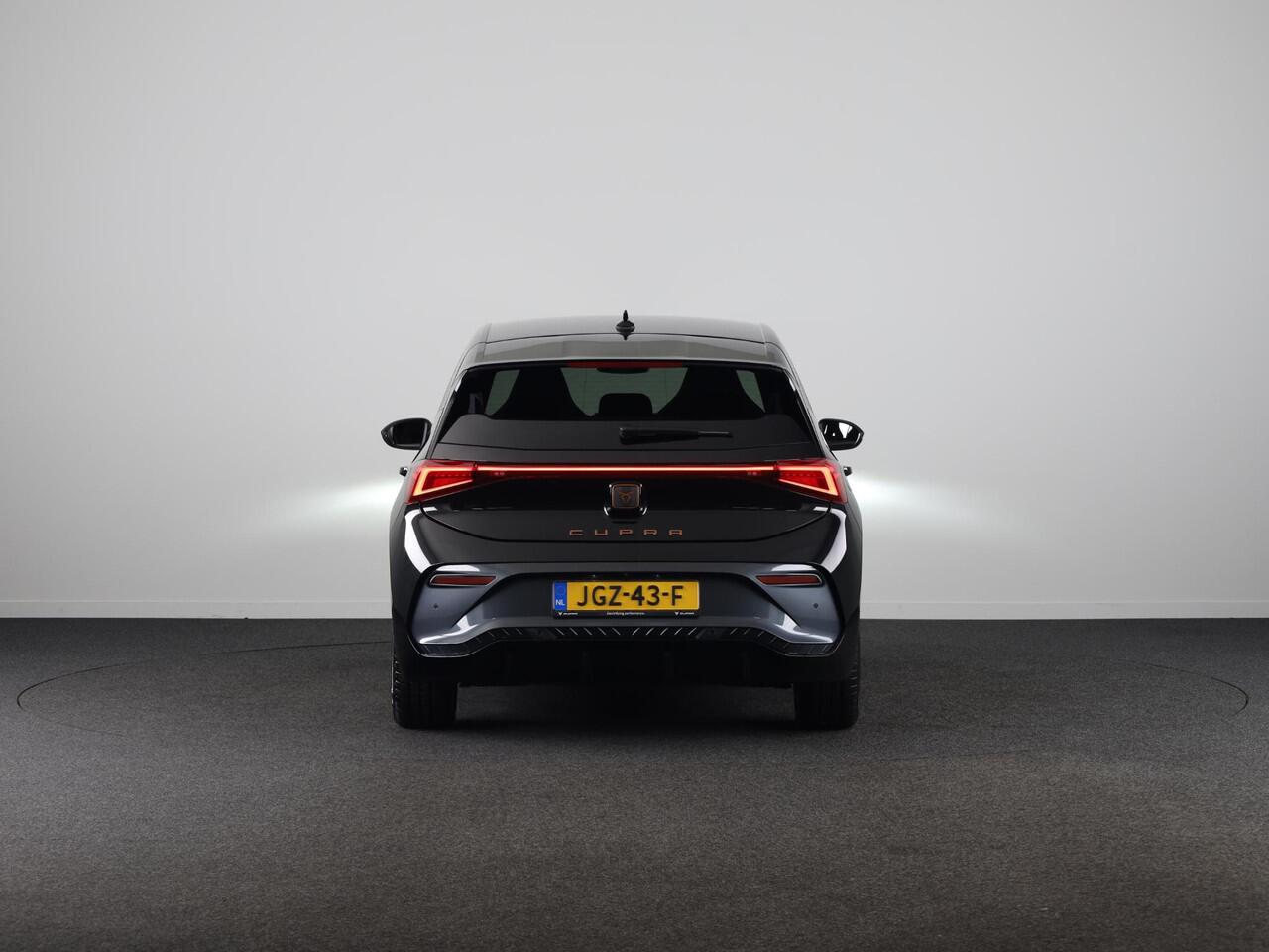 Cupra Born Business Limited 63 kWh 232PK | Stoel & Stuurverwarming | Achteruitrijcamera | Navigatie | Keyless Entry | Draadloze Carplay en Androidauto |
