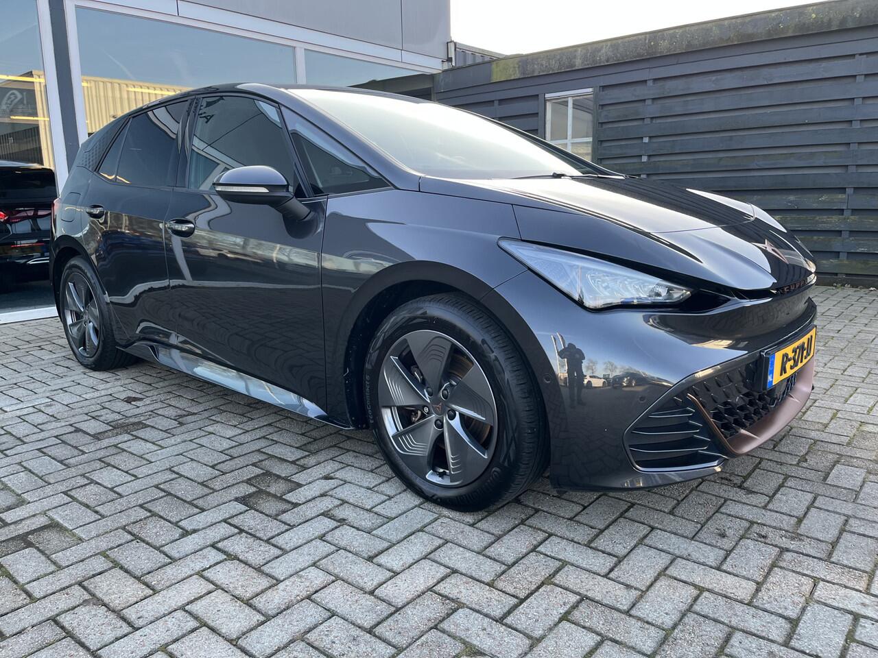 Cupra Born Business Plus 62 kWh / Camera / carplay / Led / Stuurverwarming