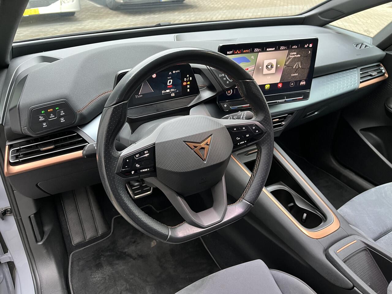 Cupra Born Performance One 62 kWh / Suede interieur / Elek. Verstelbare Stoel / Navigatie / Camera / Parkeersensoren V+A / App connect / Lichtmetaal 19 inch / **