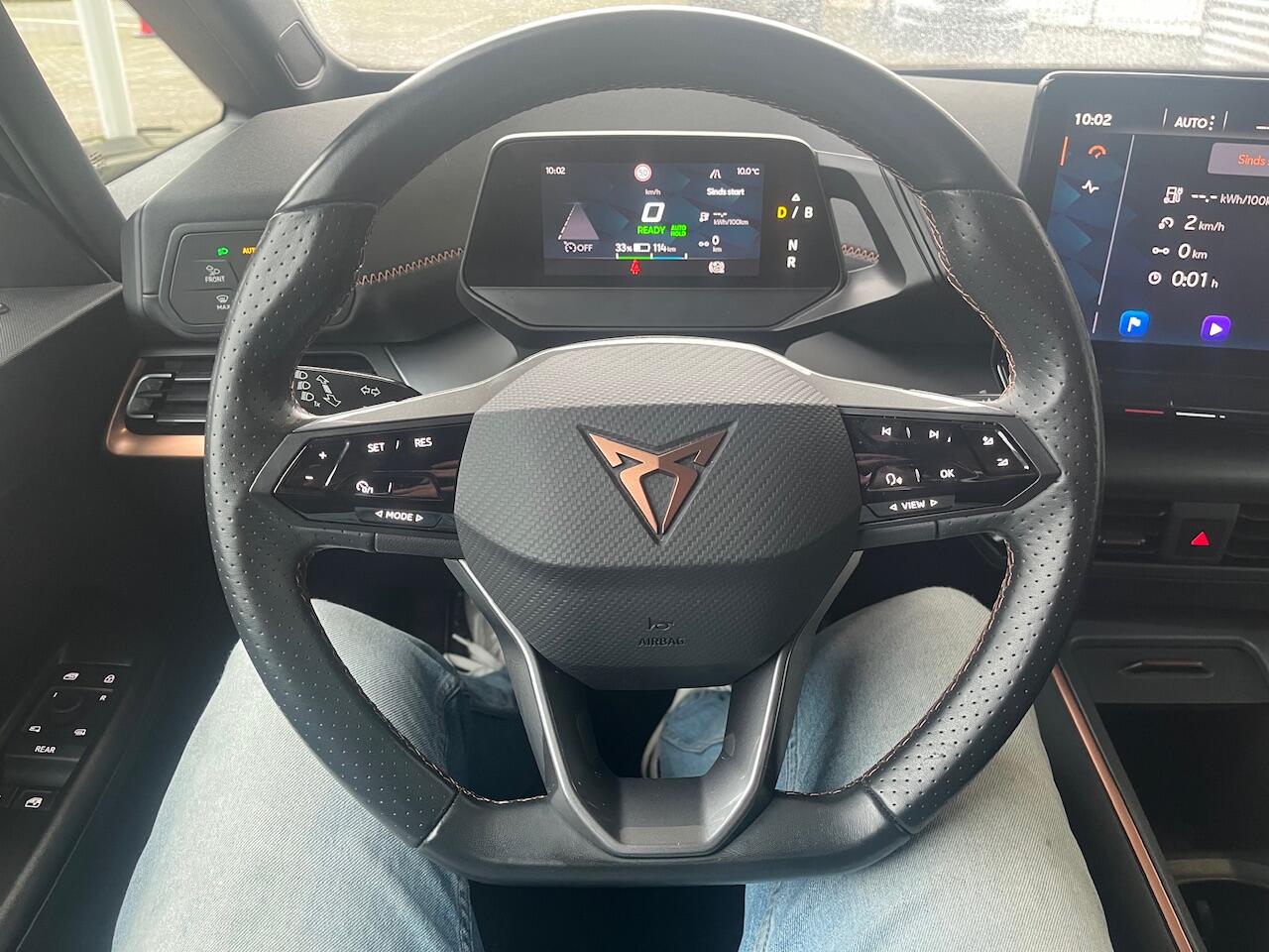 Cupra Born Essential 62 kWh 204PK / Navigatie / App-connect / Cruise control / Parkeersensoren V+A / 19'' LMV