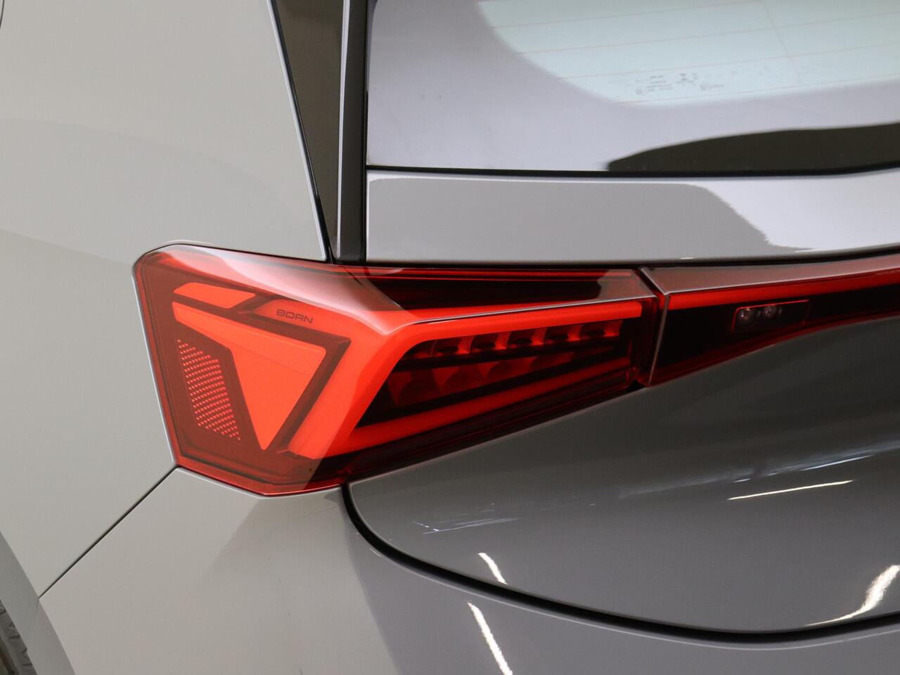 Cupra Born Adrenaline One 62 kWh | SoH 89% | Achteruitrijcamera | Navigatie | Stoelverwarming | Voorklimatisering | Adaptieve cruise control | CarPlay | Sfeerverlichting |