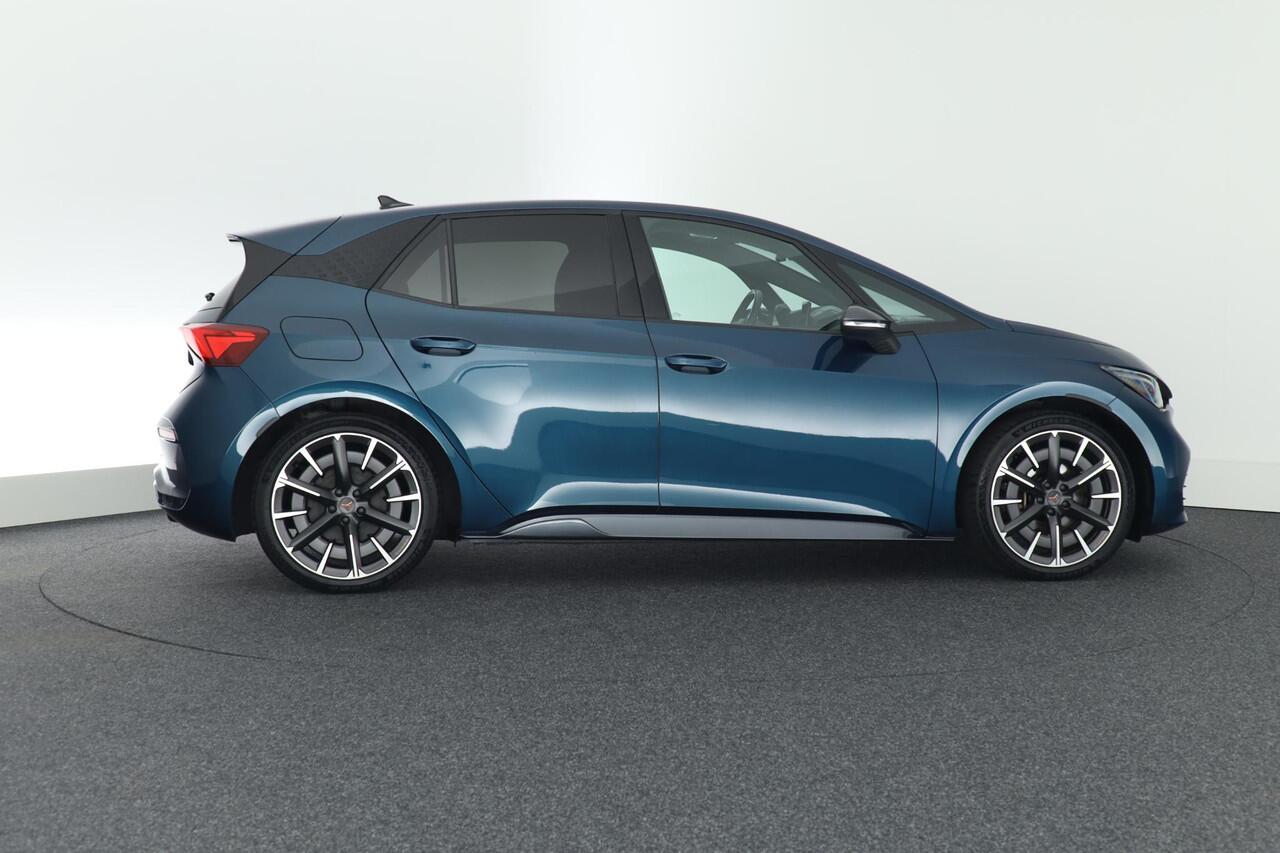 Cupra Born Performance 231pk 62 kWh SOH 89% Alcantara Sportstoelen Camera Stoelverwarming Keyless Elek. Verstelbare Stoelen Beats