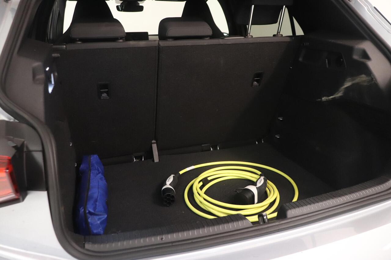 Cupra Born Adrenaline One 62 kWh | Parkeersensoren| Adaptieve cruise control | SoH 94,8% | Navigatie | Climate control | AppleCarplay AndroidAuto | LED koplampen |