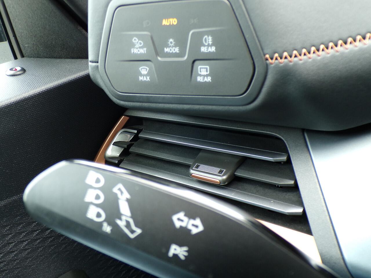 Cupra Born Adrenaline 62 kWh, SOH 95.4 % / LED / Camera + Sensoren / Carplay + Android Auto / Stoelverwarming / 19' LMV