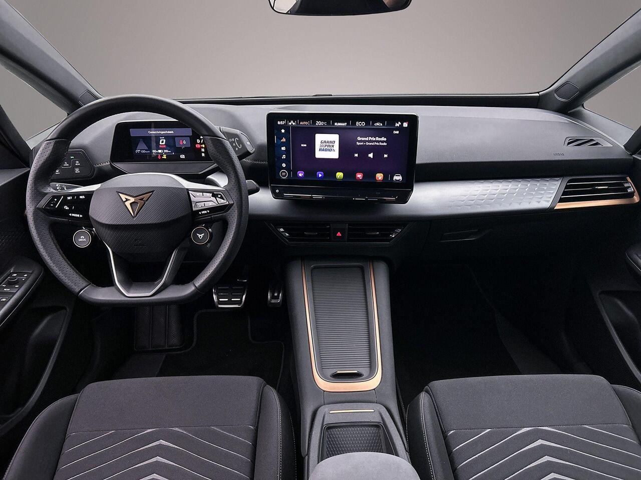 Cupra Born Adrenaline 230pk, 82 Kwh accu, Verwarmd Stuurwiel , Parkeersensoren, App connect, LED koplampen, Stoelverwarming, Airco, DAB, Radio