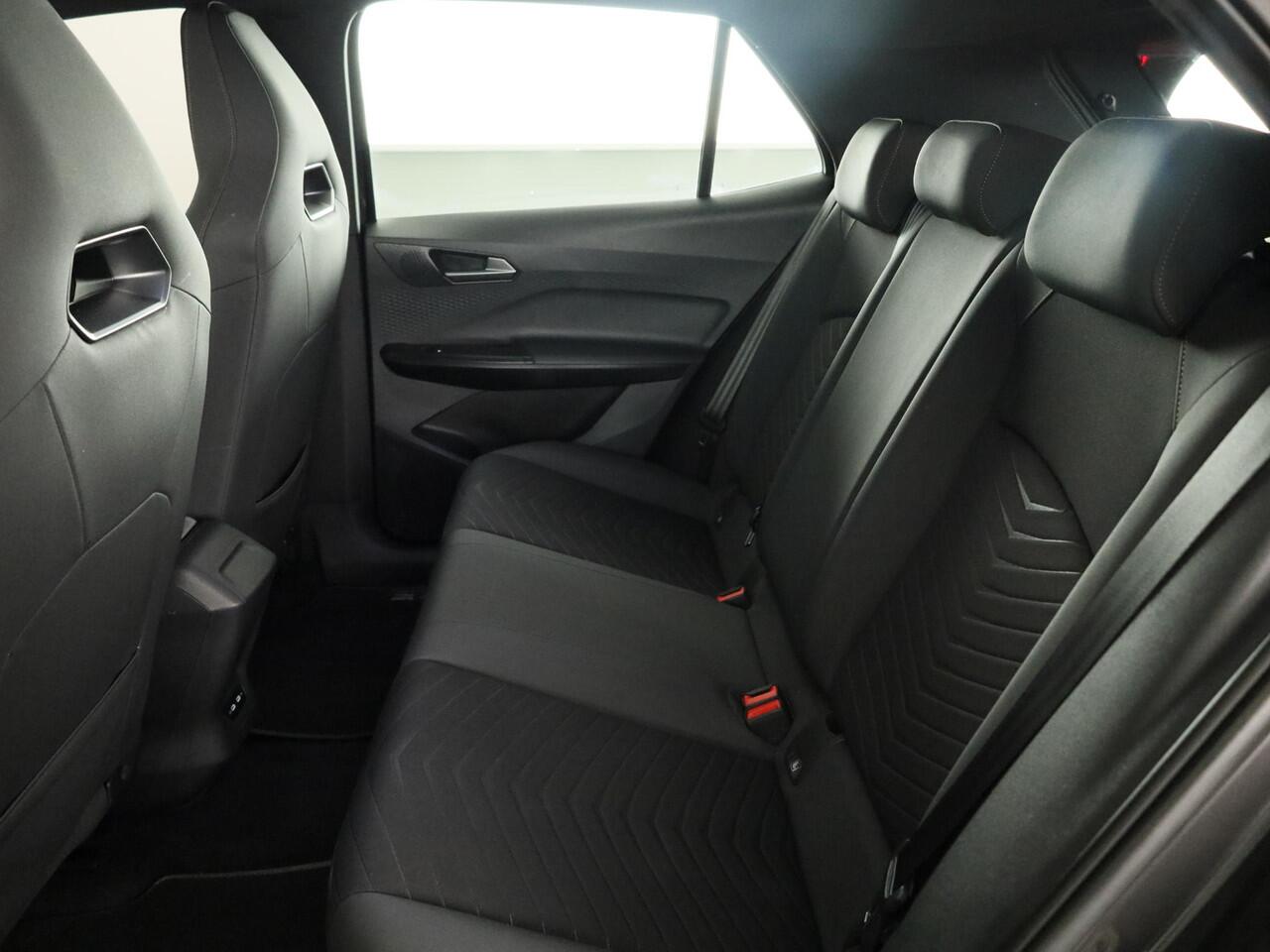 Cupra Born Business One 62 kWh 204pk | Navigatie | Adaptieve cruise controle | Verwarmbare voorstoelen | 18 inch Lichtmetalen velgen