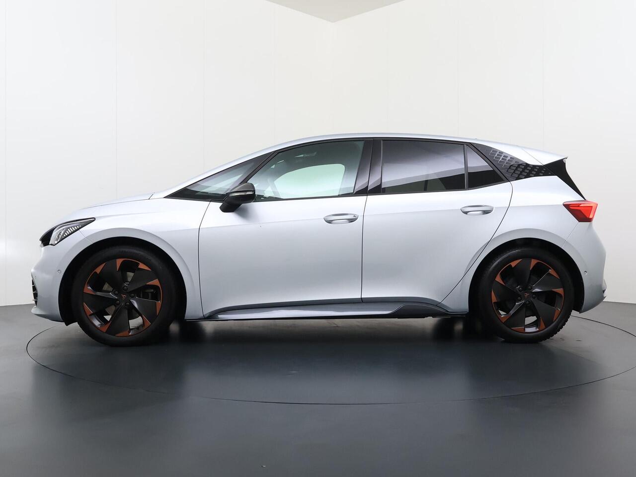 Cupra Born Business 62 kWh ELEK. STOEL MET MASSAGE| STUURWIELVERWARMING | RONDOMZICHT CAMERA| ADAPTIVE CRUISE CONTROL| DODE HOEK SENSOR| REEDS RIJKLAAR GEMAAKT, GELEVERD INCL. 12 MND BOVAG GARANTIE