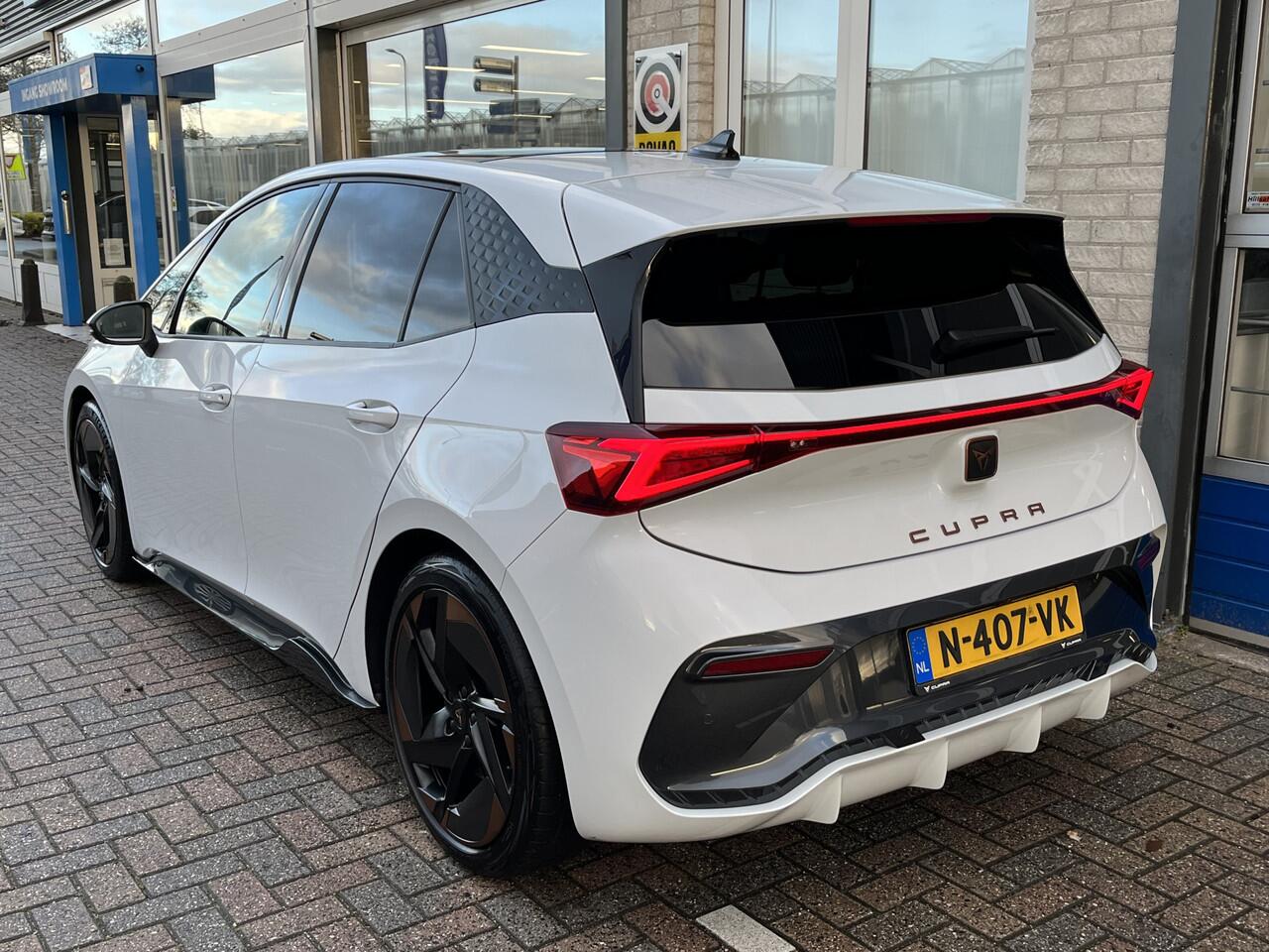 Cupra Born Copper Edition One 62 kWh / 90% SOH/ PANO/ 360 CAMERA/ PARK. SENSOREN/ HEAD-UP DISPLAY/ MASSAGE FUNCTIE/ STOELVERWARM./ FULL LINK/ LED/ NAVI/ CLIMA/ 19'' LMV