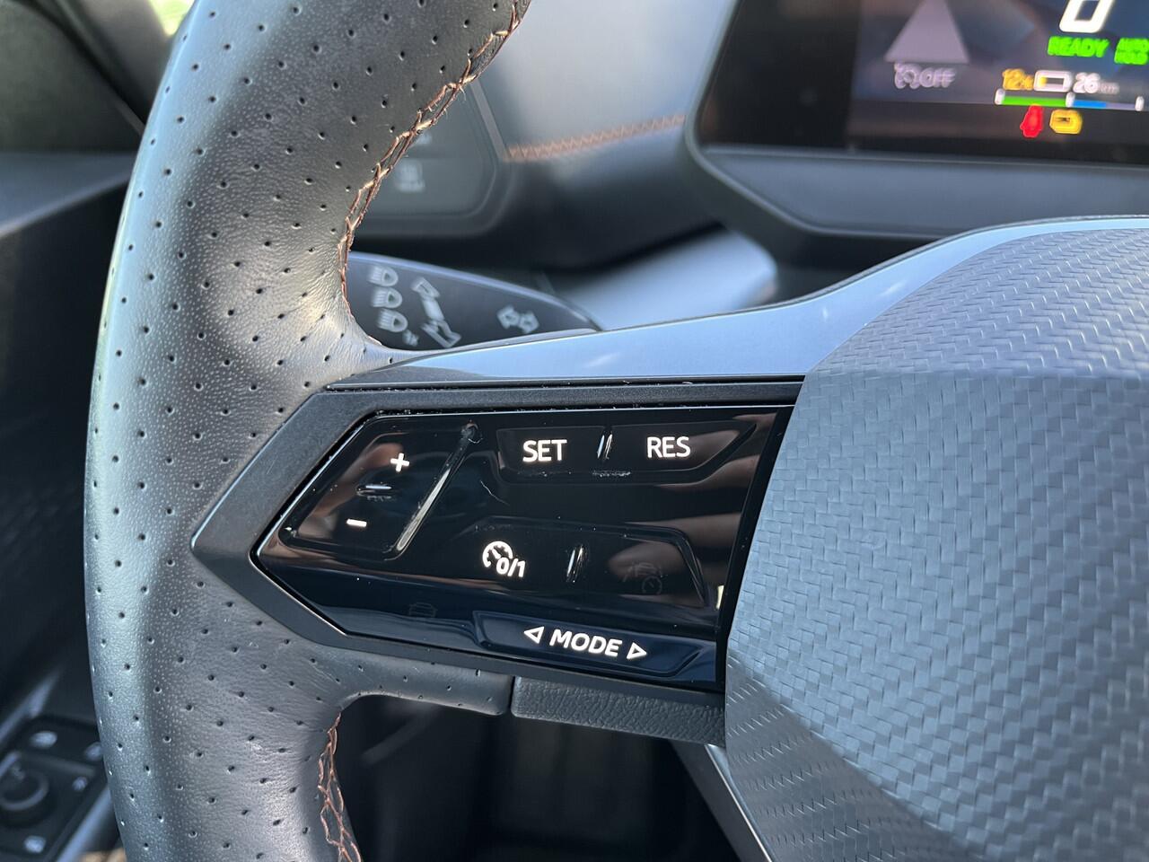 Cupra Born Essential 62 kWh / AUTOMAAT/ PARK. SENSOREN V+A/ FULL LINK/ DAB/ RIJ-MODI/ LANE-ASSIST/ GETINT GLAS/ NAVI/ CLIMA/ ISOFIX/ 19" LMV