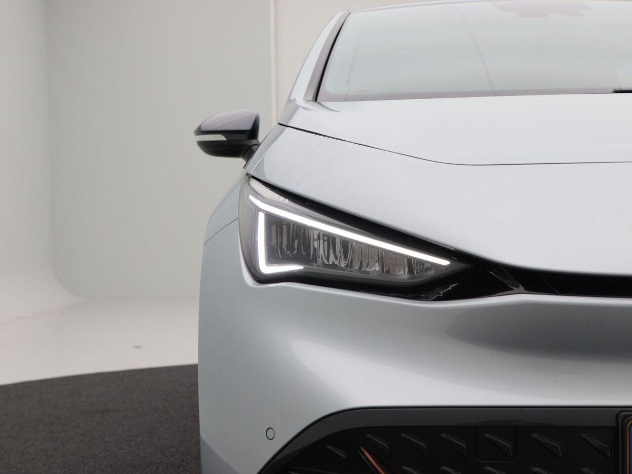 Cupra Born Business 62 kWh 204 Pk Automaat | Navigatie | Adaptive Cruise | 18 Inch | Privacy Glass | Camera | 78.082 km!!