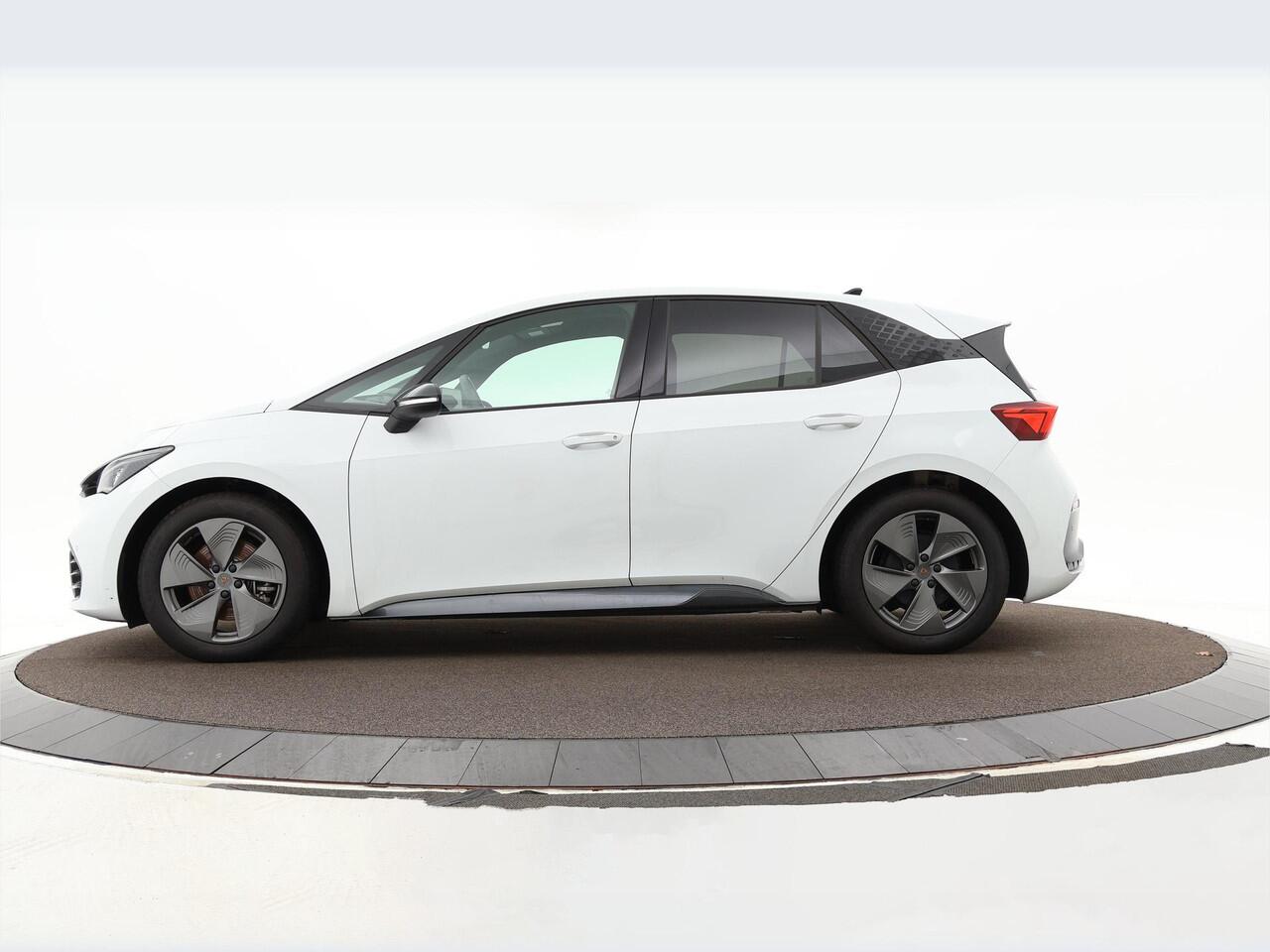 Cupra Born Business 62 kWh 204pk · Camera · Apple/Android Car Play · Navigatie · P-Sensoren · Stuurwiel Verwarming · 18'' Inch ·