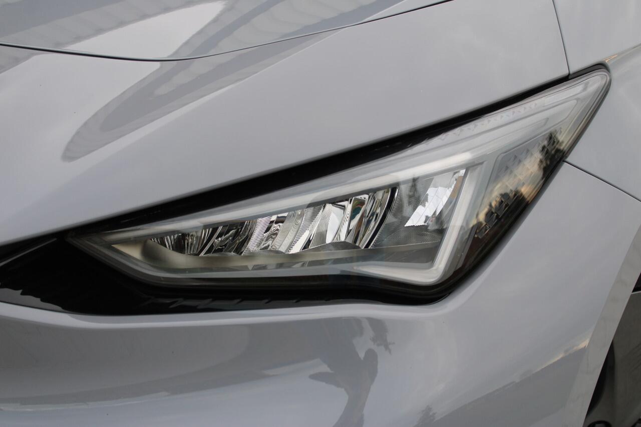 Cupra Born Essential 62 kWh | Incl. 12 maanden garantie | Cruise control | Stuurverwarming | Apple carplay/Android auto | Parkeersensoren | DAB radio | Climate control |