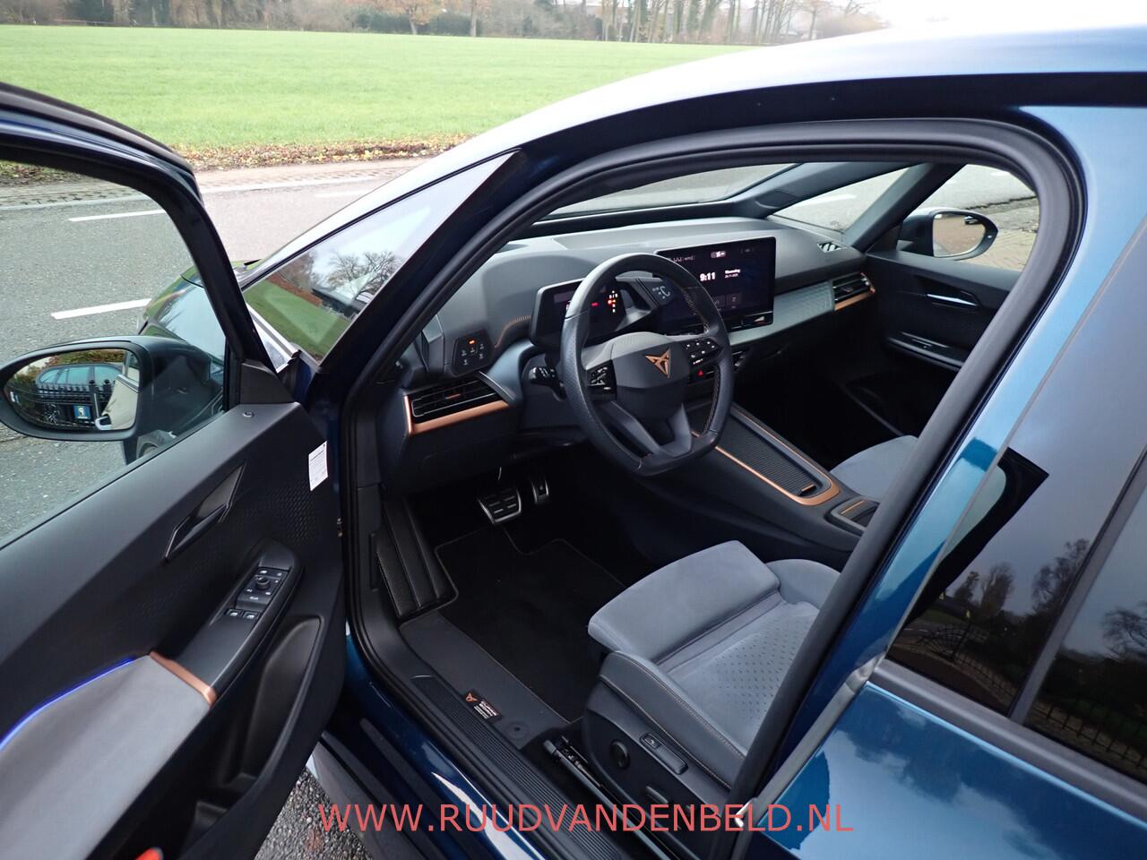 Cupra Born Copper Edition One 62 kWh PANODAK/CAMERA/STOEL EN STUUR VERWARMING