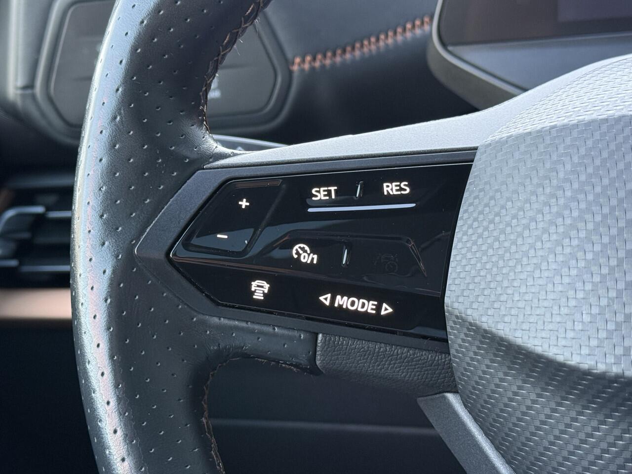 Cupra Born BWJ 2022 | SOH 92,4% BUS Adrenaline 204PK 62 kWh | PANO DAK | CAMERA A | 19'' LMV | STOELVERW | NAVI | CLIMA | CARPLAY |