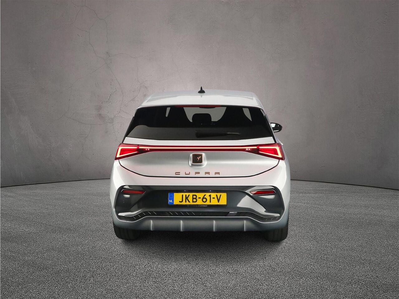Cupra Born Essential Limited 230pk Automaat Adaptive cruise control, Stoelverwarming, Parkeersensoren, LED koplampen, Stuurwiel verwarmd, Airco, App connect, DAB, Radio