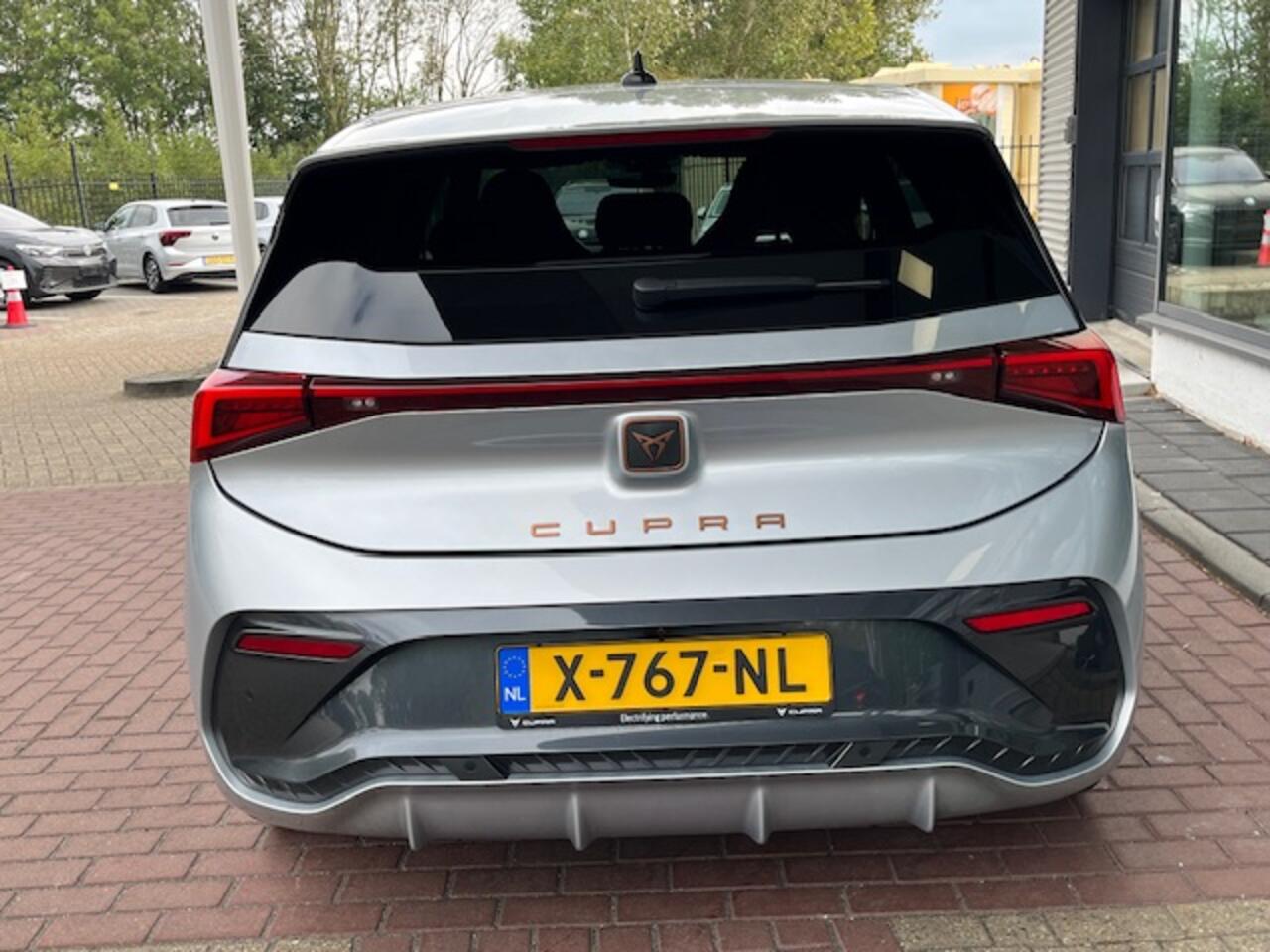 Cupra Born Adrenaline 62 kWh / 231pk / Cupra Supersport Stuur / 360 Camera / 19" LMV / Dode Hoek