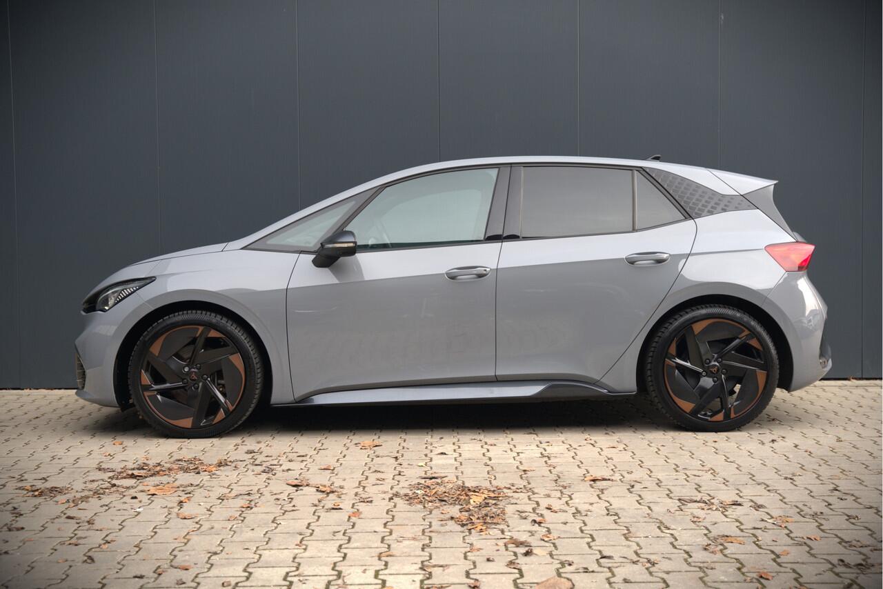 Cupra Born Copper Edition One 62 kWh | Panoramadak | 360 Camera | Elektrische Stoelen | Massage | Stuurverwarming | Head-Up Display | Keyless | Adaptive Cruise Control | Stoelverwarming | Apple Carplay | NAP | DAB |