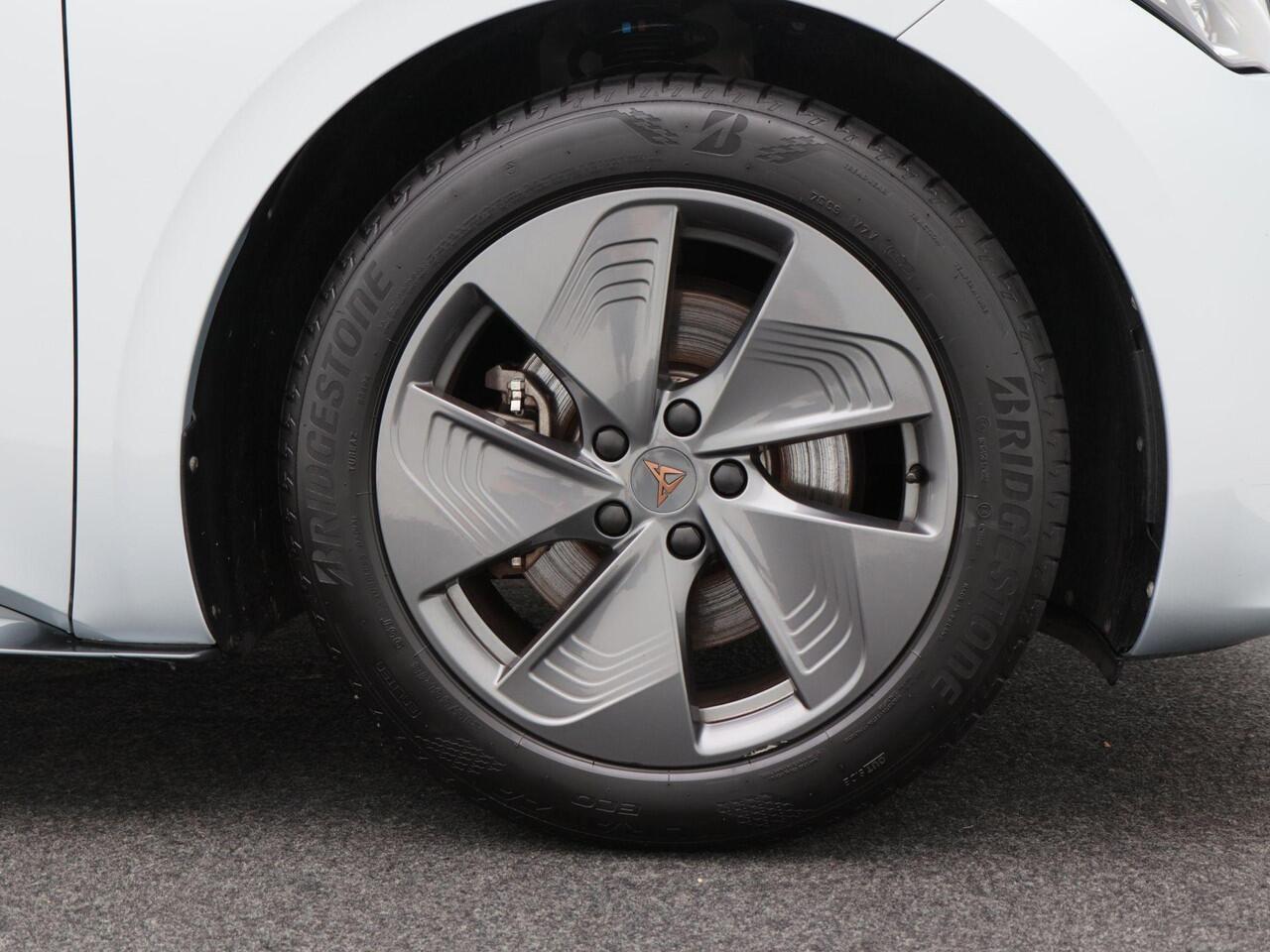 Cupra Born Business 62 kWh 204 Pk Automaat | Navigatie | Adaptive Cruise | 18 Inch | Privacy Glass | Camera | 78.082 km!!