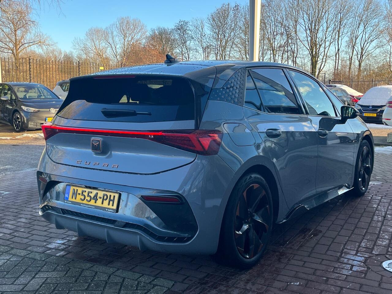 Cupra Born Adrenaline One 62 kWh 204pk / Navigatie / Camera / LED / Keyless / Parkeersensoren / 19''LMV