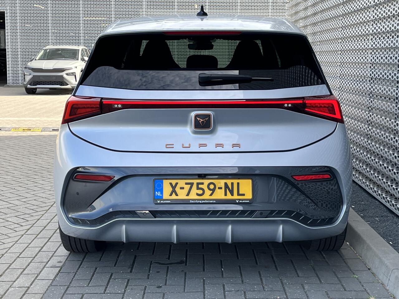 Cupra Born Adrenaline 62 kWh / 231pk/ SuperSportStuur / 360 Camera / Beatsaudio / LED / Stuur & Stoelverwarming / 19" LMV **