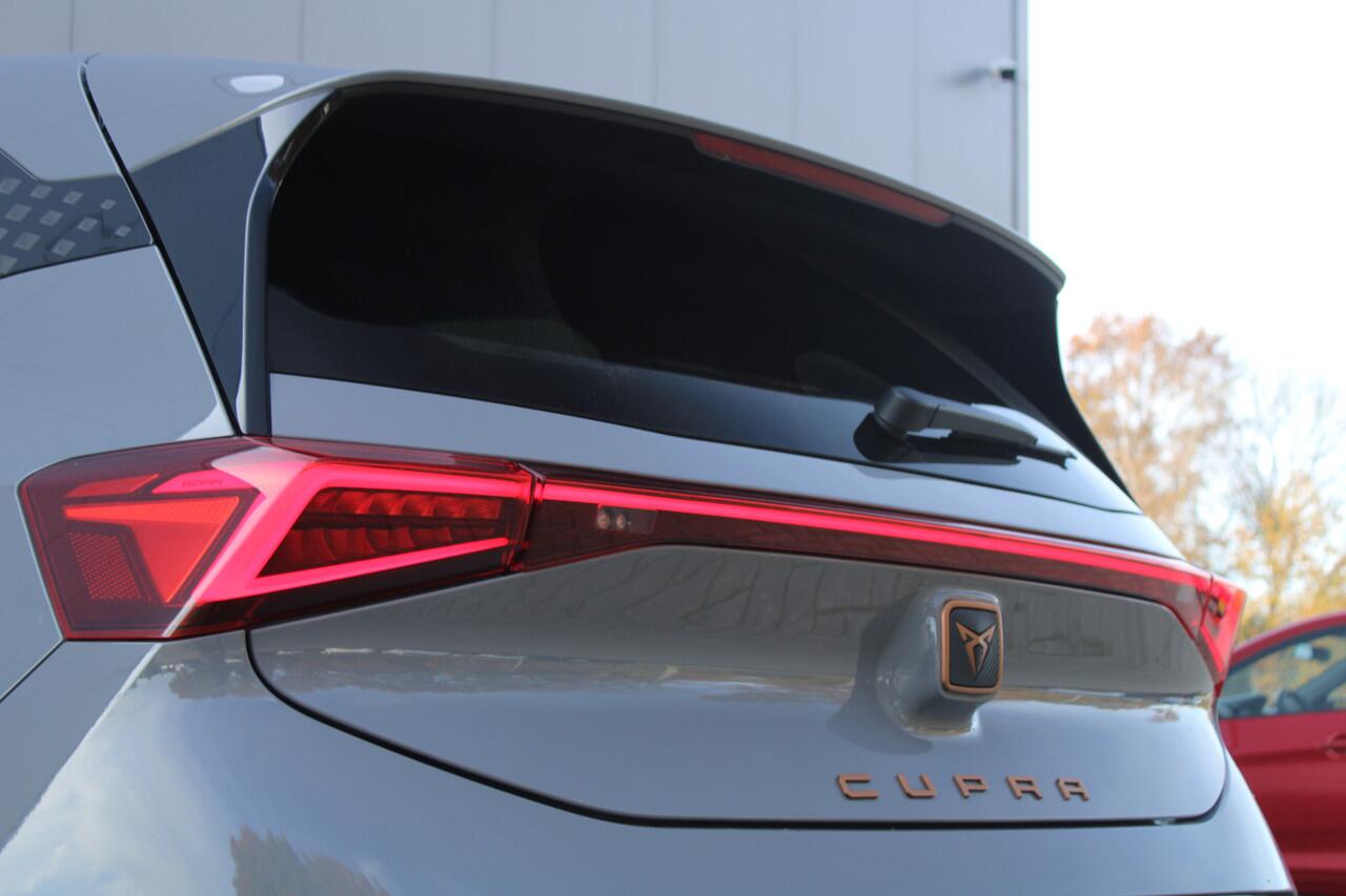 Cupra Born Business 204pk 62 kWh | Achteruitrijcamera | Adaptieve Cruise | Stoel- & Stuurverwarming | Apple CarPlay / Android Auto