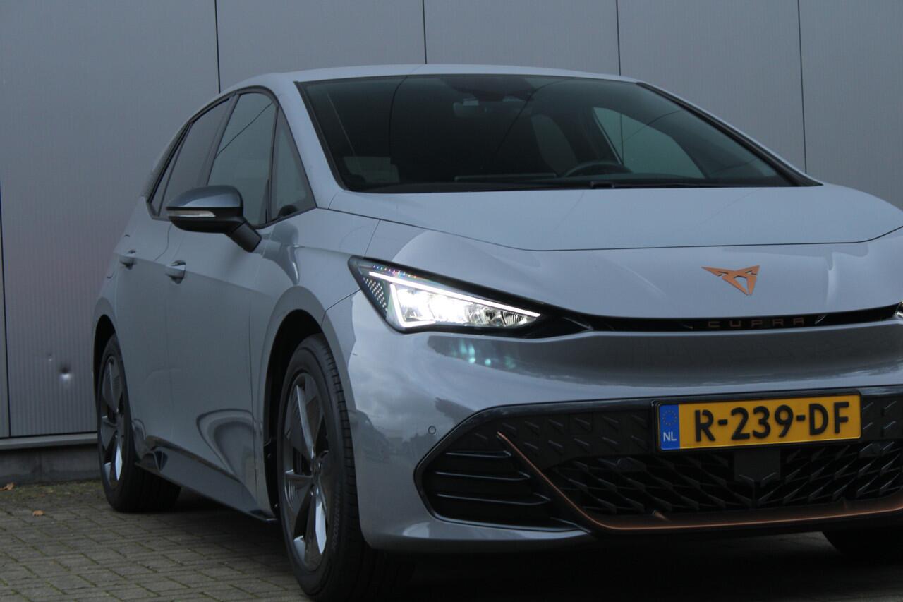 Cupra Born Business 204pk 62 kWh | Achteruitrijcamera | Adaptieve Cruise | Stoel- & Stuurverwarming | Apple CarPlay / Android Auto