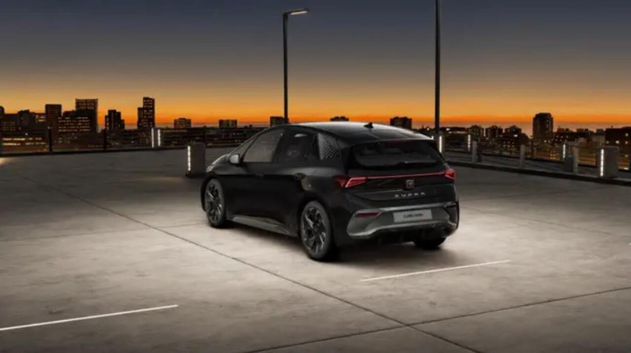 Cupra Born Business 63 kWh Camera / Sportstoelen / ACC