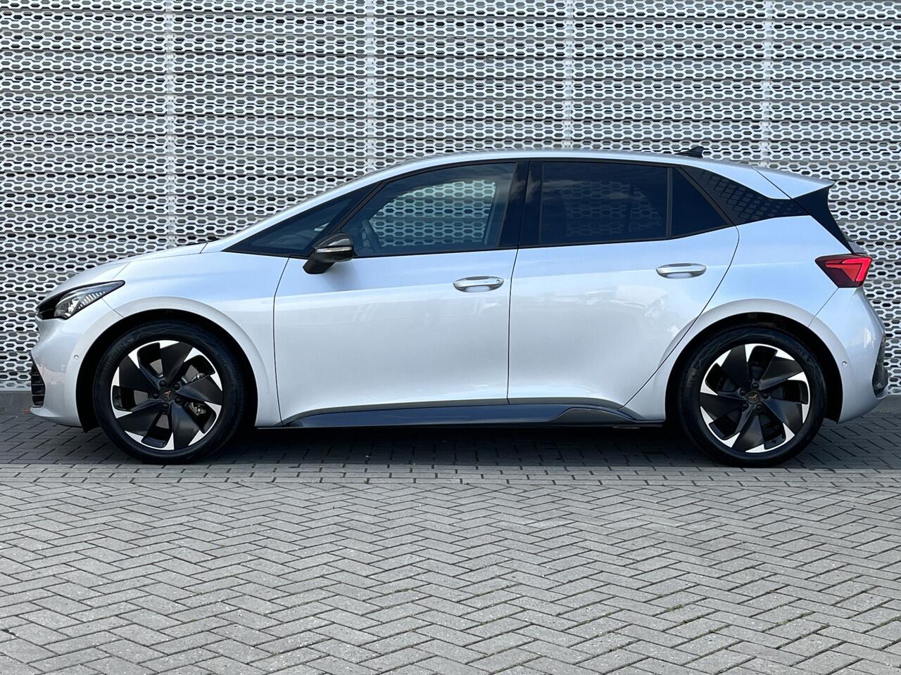 Cupra Born Adrenaline 62 kWh / 231pk/ SuperSportStuur / 360 Camera / Beatsaudio / LED / Stuur & Stoelverwarming / 19" LMV **