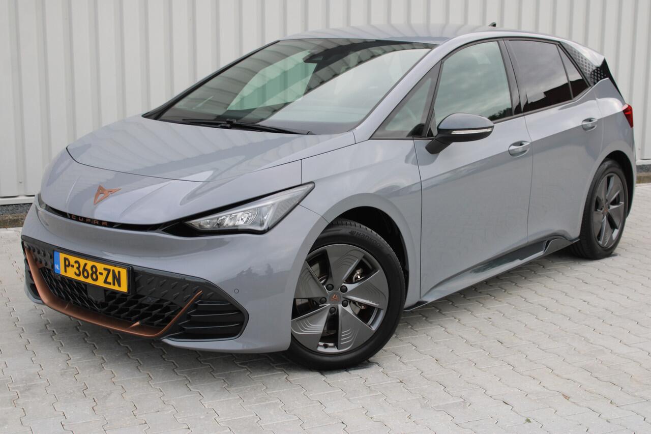 Cupra Born Essential 62 kWh | Incl. 12 maanden garantie | Cruise control | Stuurverwarming | Apple carplay/Android auto | Parkeersensoren | DAB radio | Climate control |