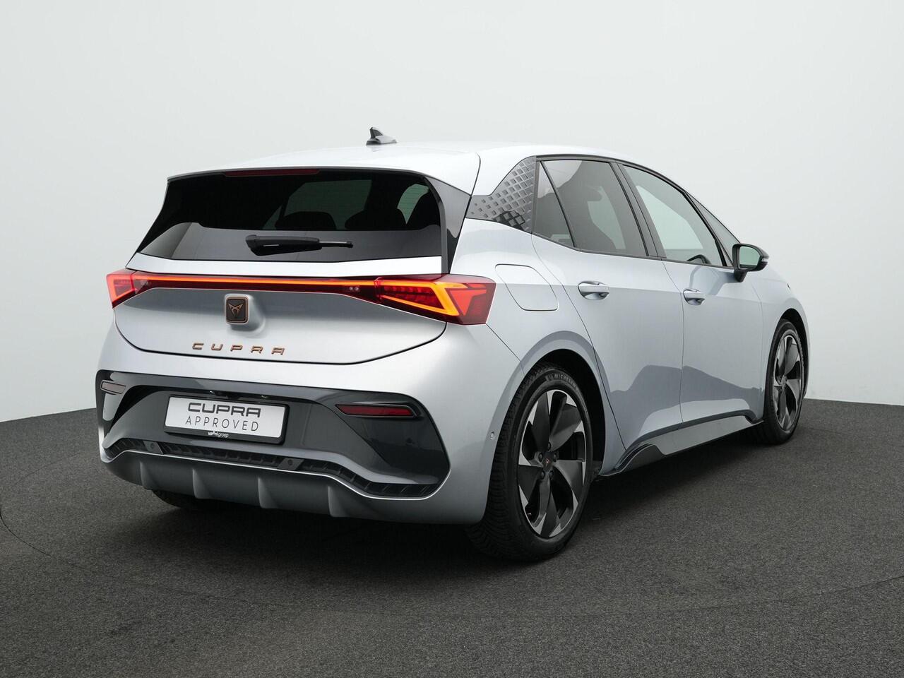 Cupra Born Performance 82 kWh 231 pk eBoost | Achteruitrijcamera | Navigatie | Stuur verwarmd