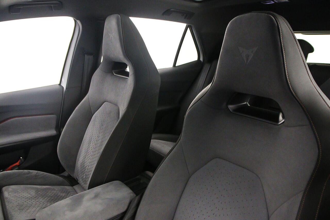 Cupra Born Copper Edition One 204pk Automaat Warmtepomp, Panoramadak, Adaptive cruise control, 360 camera, Navigatie, Achteruitrijcamera, LED koplampen, Stoelverwarming, Parkeersensoren