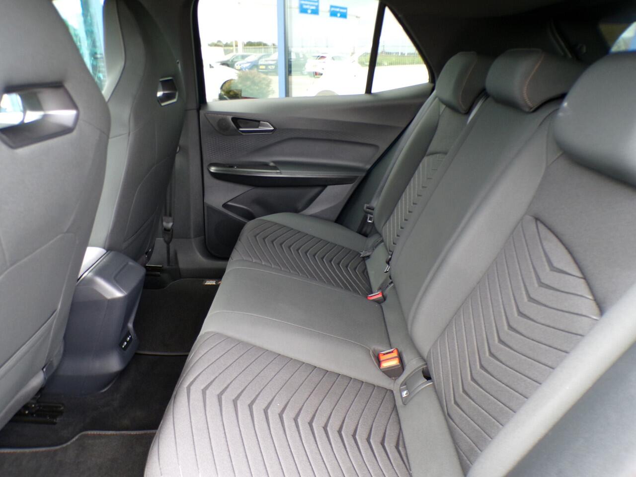 Cupra Born Adrenaline 62 kWh, LED / Camera + Sensoren / Carplay + Android Auto / Stoelverwarming / 19' LMV