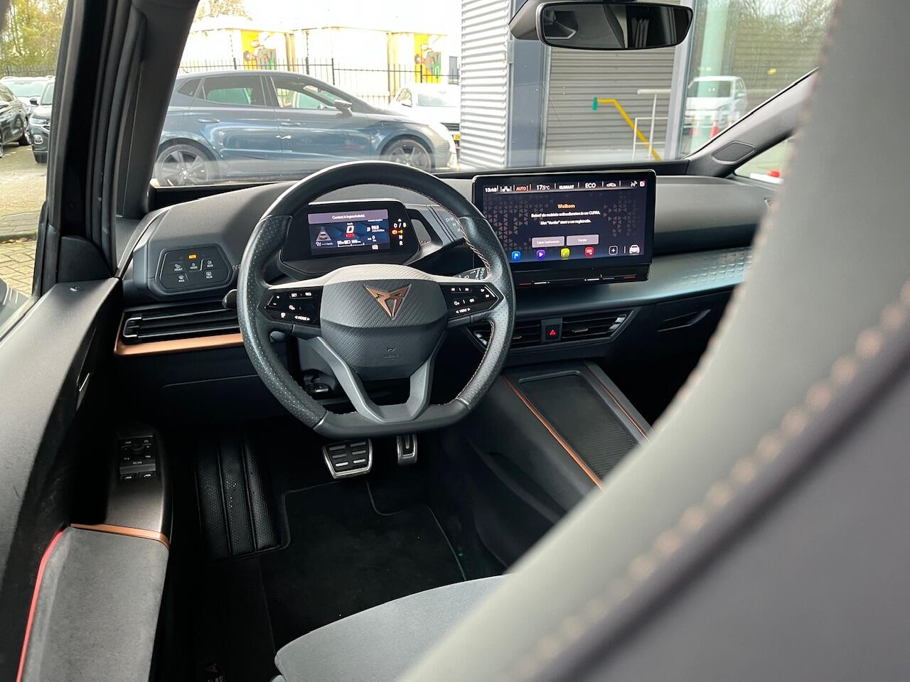 Cupra Born Performance One 62 kWh 204pk / Elektrisch verstelbare stoelen / Navigatie / Camera / 19" LMV