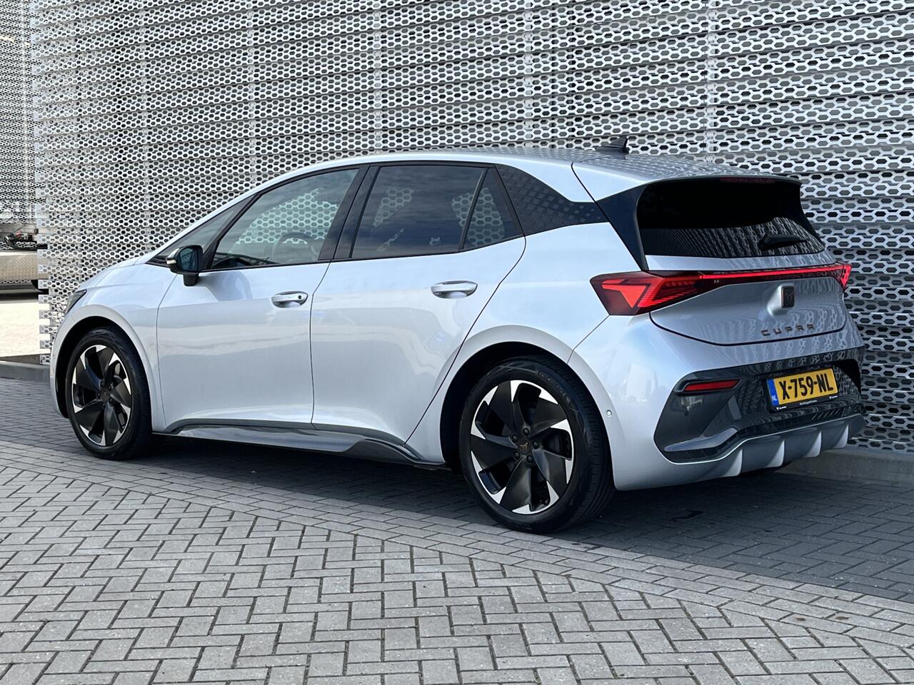 Cupra Born Adrenaline 62 kWh / 231pk/ SuperSportStuur / 360 Camera / Beatsaudio / LED / Stuur & Stoelverwarming / 19" LMV **