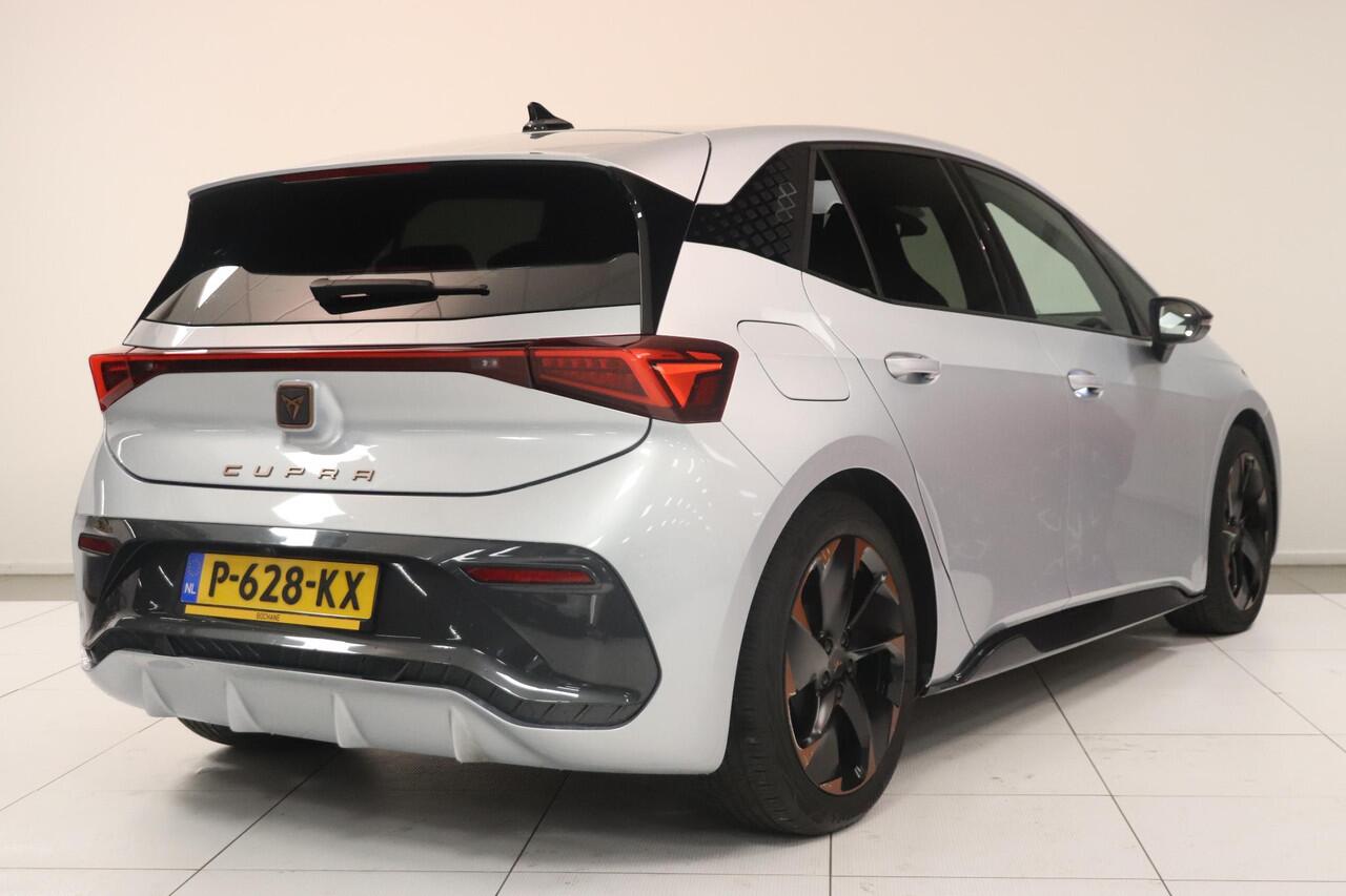 Cupra Born Adrenaline One 62 kWh | Parkeersensoren| Adaptieve cruise control | SoH 94,8% | Navigatie | Climate control | AppleCarplay AndroidAuto | LED koplampen |
