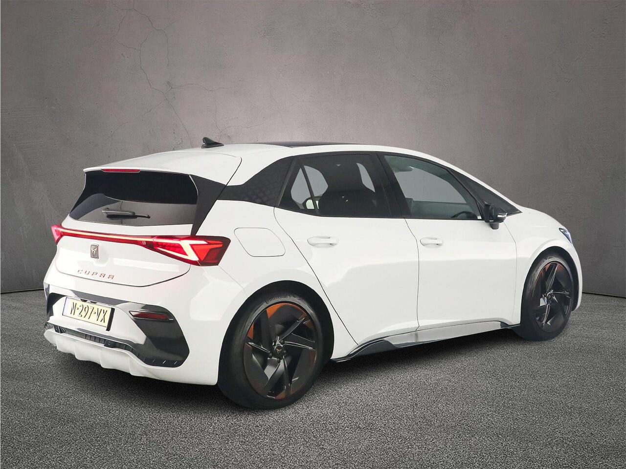 Cupra Born Copper Edition One 204pk Automaat Warmtepomp, Panoramadak, Adaptive cruise control, 360 camera, Navigatie, Achteruitrijcamera, LED koplampen, Stoelverwarming, Parkeersensoren