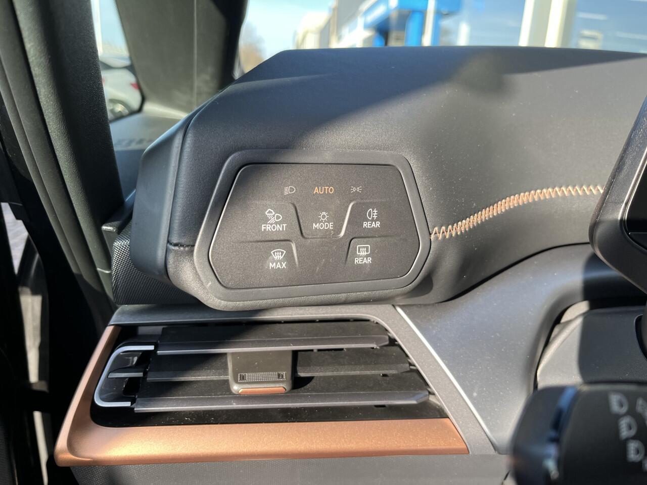 Cupra Born Essential 62 kWh / AUTOMAAT/ PARK. SENSOREN V+A/ FULL LINK/ DAB/ RIJ-MODI/ LANE-ASSIST/ GETINT GLAS/ NAVI/ CLIMA/ ISOFIX/ 19" LMV