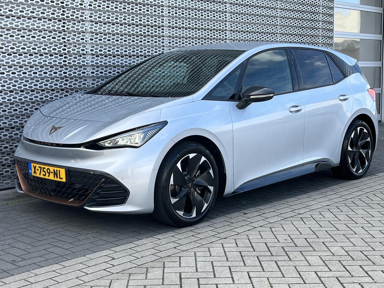 Cupra Born Adrenaline 62 kWh / 231pk/ SuperSportStuur / 360 Camera / Beatsaudio / LED / Stuur & Stoelverwarming / 19" LMV **