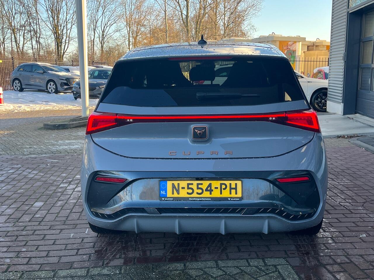 Cupra Born Adrenaline One 62 kWh 204pk / Navigatie / Camera / LED / Keyless / Parkeersensoren / 19''LMV