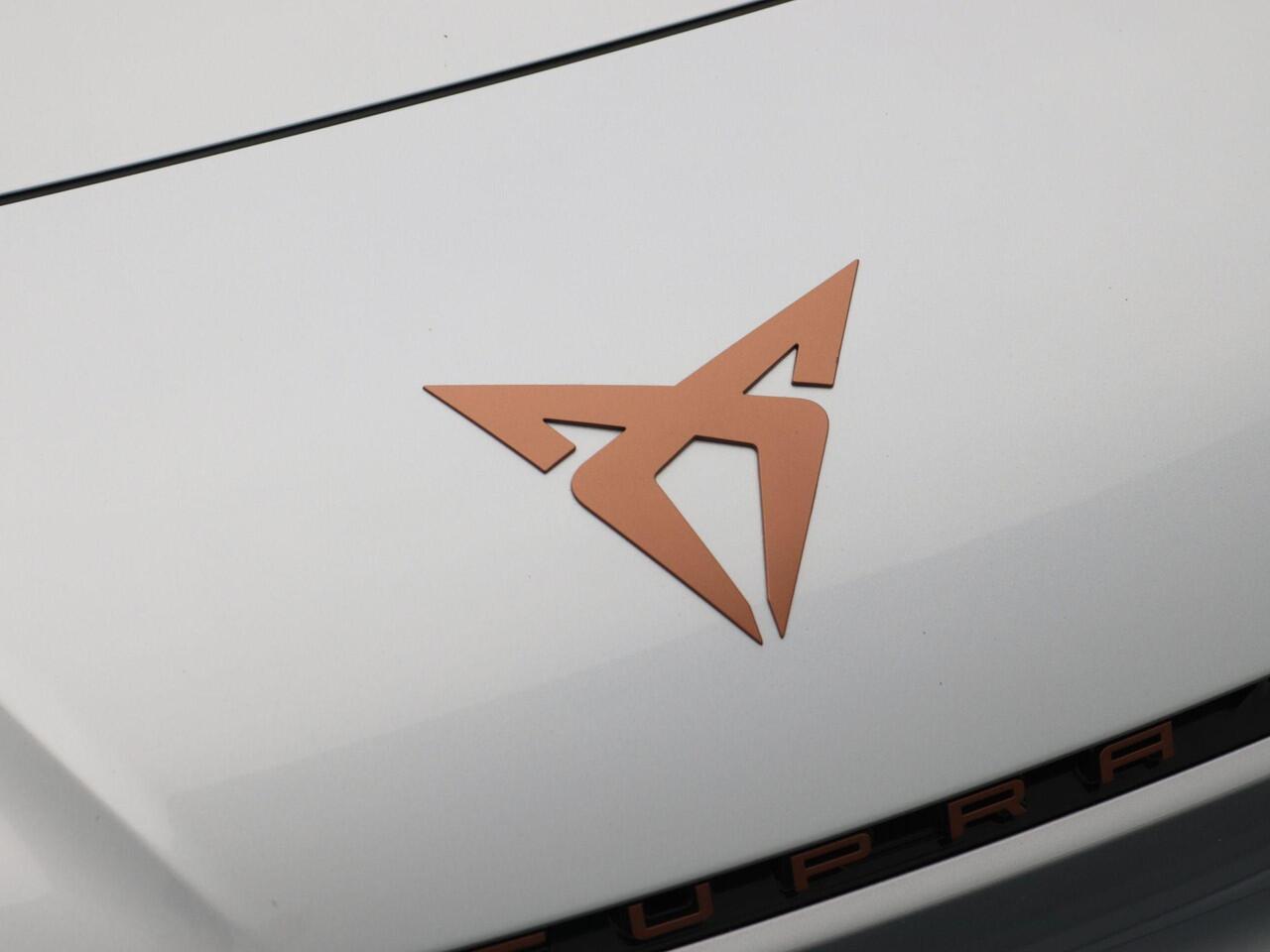 Cupra Born Business 62 kWh 204 Pk Automaat | Navigatie | Adaptive Cruise | 18 Inch | Privacy Glass | Camera | 78.082 km!!