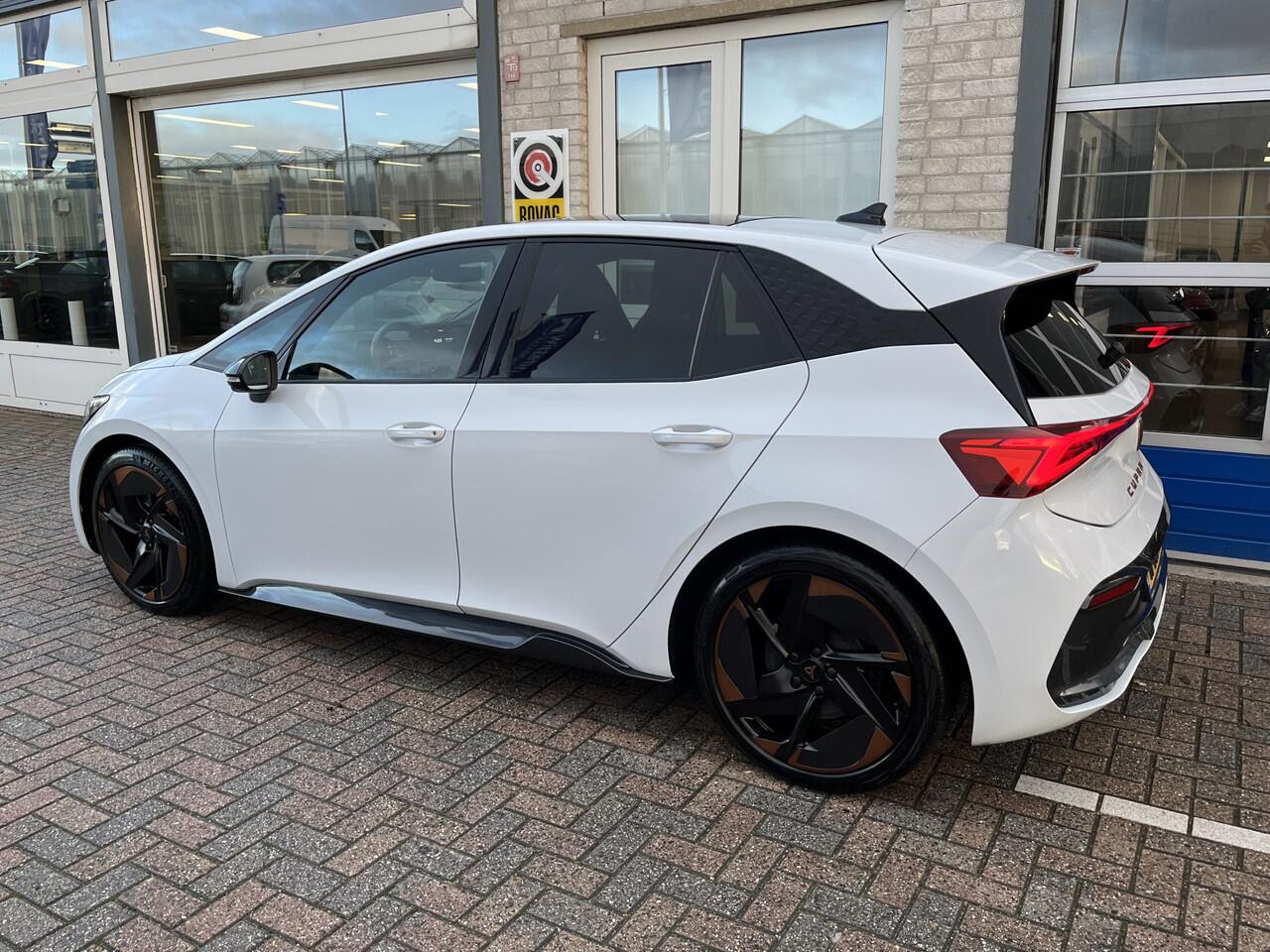 Cupra Born Copper Edition One 62 kWh / 90% SOH/ PANO/ 360 CAMERA/ PARK. SENSOREN/ HEAD-UP DISPLAY/ MASSAGE FUNCTIE/ STOELVERWARM./ FULL LINK/ LED/ NAVI/ CLIMA/ 19'' LMV