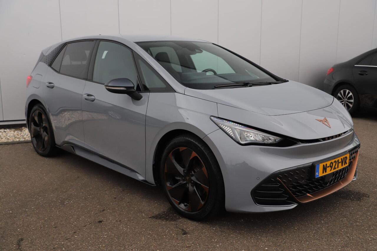 Cupra Born Performance One 62 kWh All-Season Banden Carplay Android Navigatie Achteruitrijcamera Sfeerverlichting