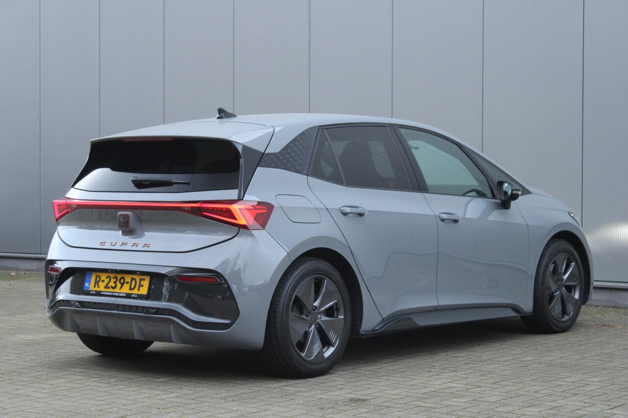 Cupra Born Business 204pk 62 kWh | Achteruitrijcamera | Adaptieve Cruise | Stoel- & Stuurverwarming | Apple CarPlay / Android Auto