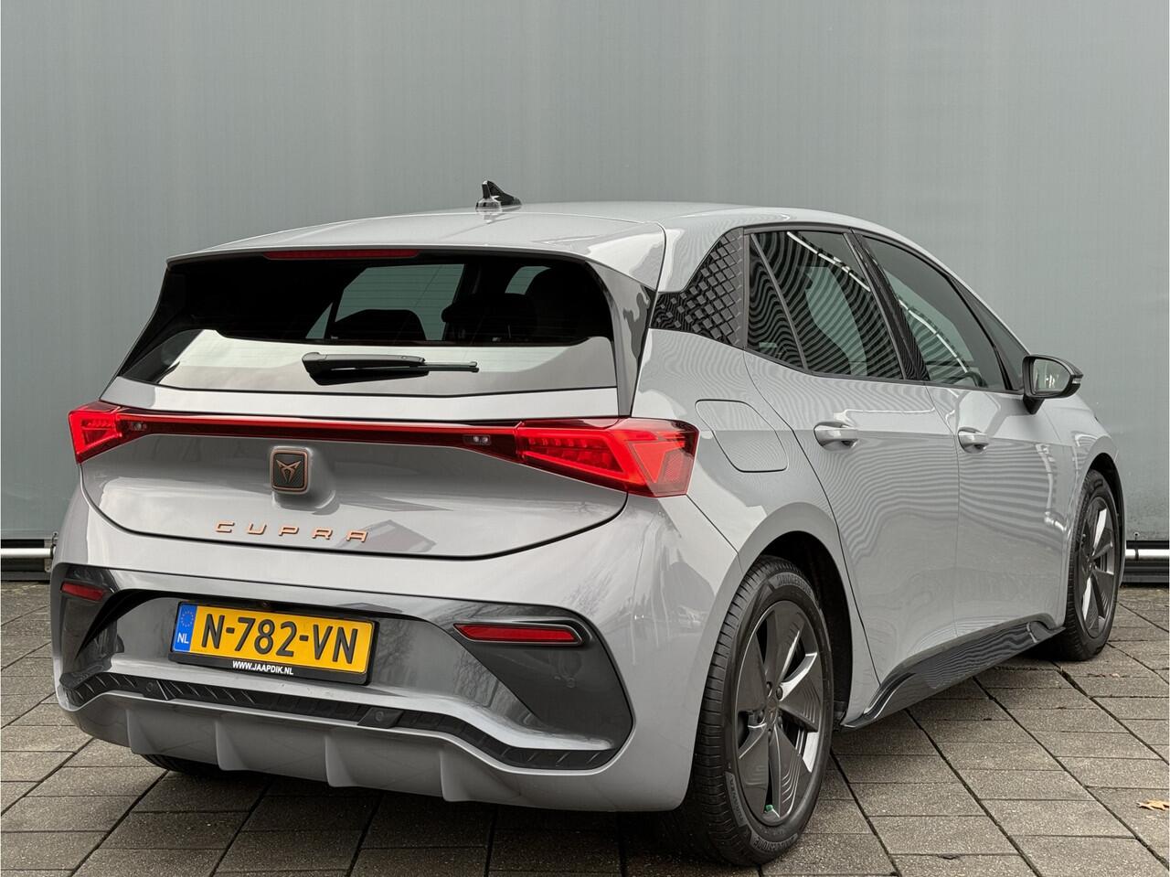 Cupra Born BWJ 12-2021 | 204PK Business One 62 kWh | CLIMA | NAVI | CAMERA A | PDC 2X | CARPLAY | SPORTSTOELEN | STUURWIELVERW |