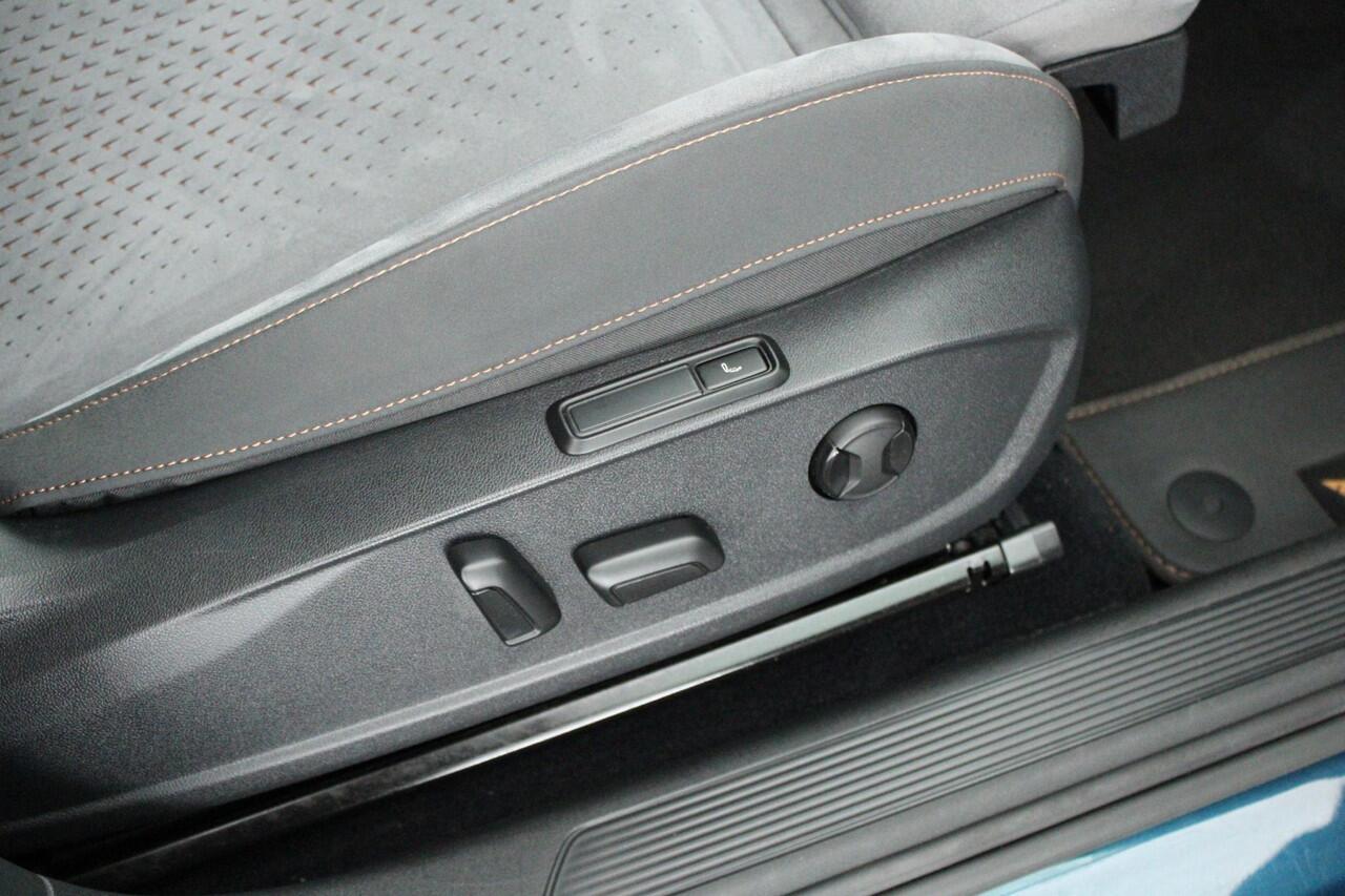 Cupra Born Performance 231pk 62 kWh SOH 89% Alcantara Sportstoelen Camera Stoelverwarming Keyless Elek. Verstelbare Stoelen Beats