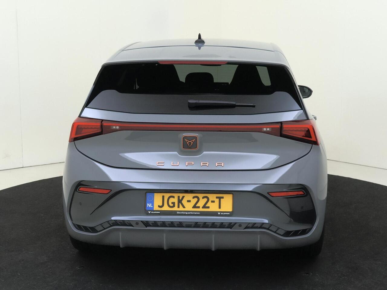 Cupra Born Performance Limited 84 kWh | Sennheiser audio | 360 graden camera | Elektrisch verstelbare stoelen | Carplay | Dodehoek sensor | Travel Assist | Navigatie