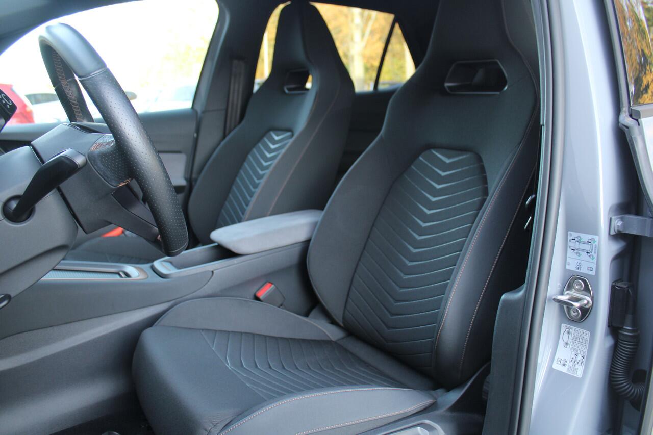 Cupra Born Business 204pk 62 kWh | Achteruitrijcamera | Adaptieve Cruise | Stoel- & Stuurverwarming | Apple CarPlay / Android Auto