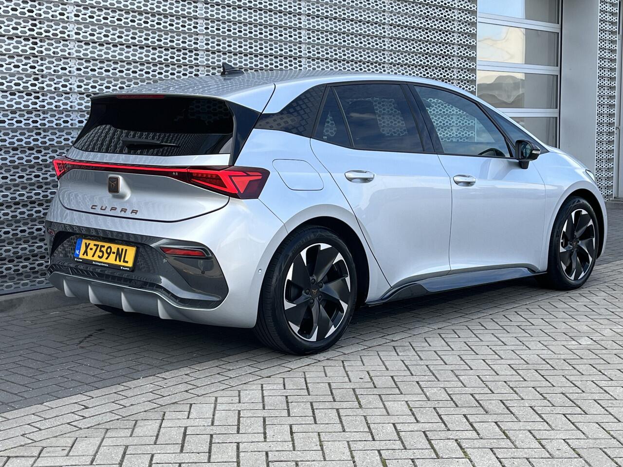 Cupra Born Adrenaline 62 kWh / 231pk/ SuperSportStuur / 360 Camera / Beatsaudio / LED / Stuur & Stoelverwarming / 19" LMV **