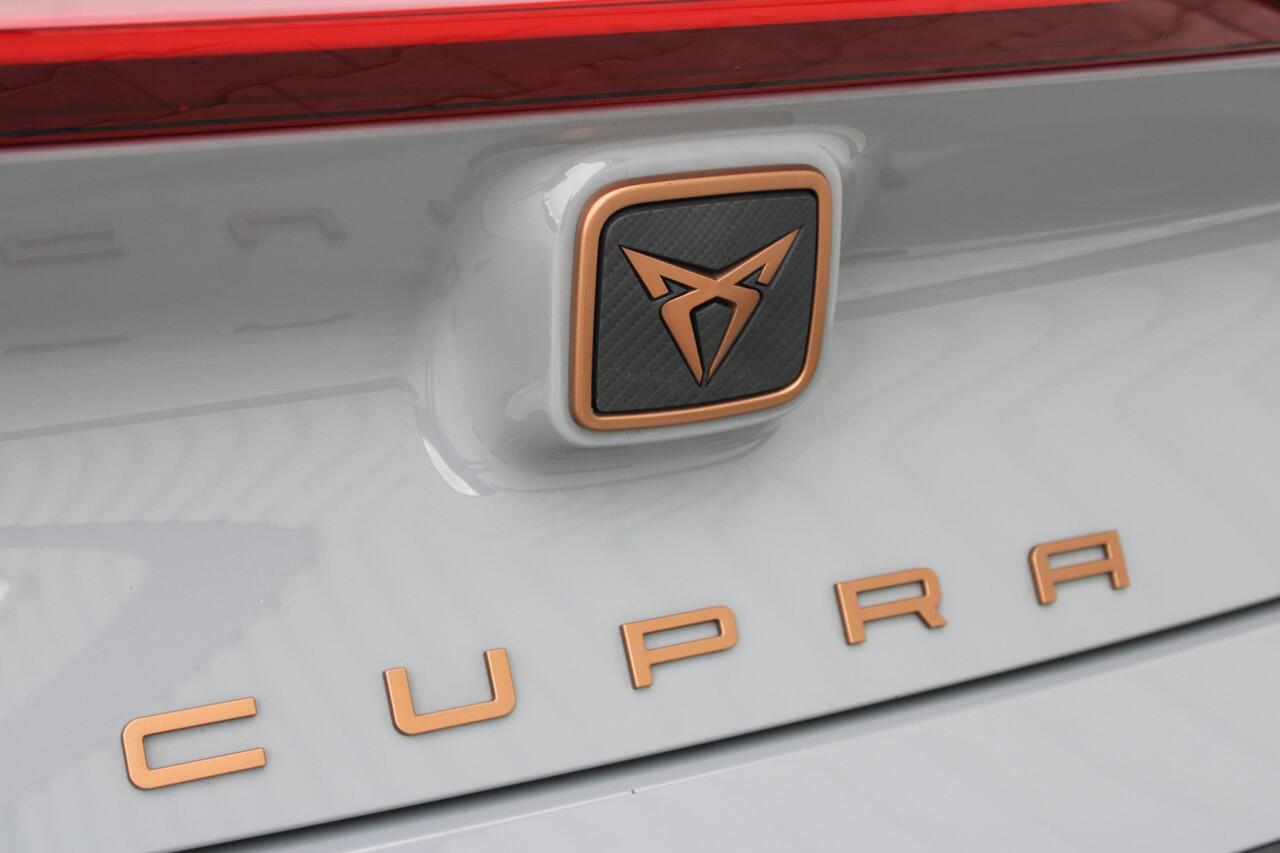Cupra Born Essential 62 kWh | Incl. 12 maanden garantie | Cruise control | Stuurverwarming | Apple carplay/Android auto | Parkeersensoren | DAB radio | Climate control |