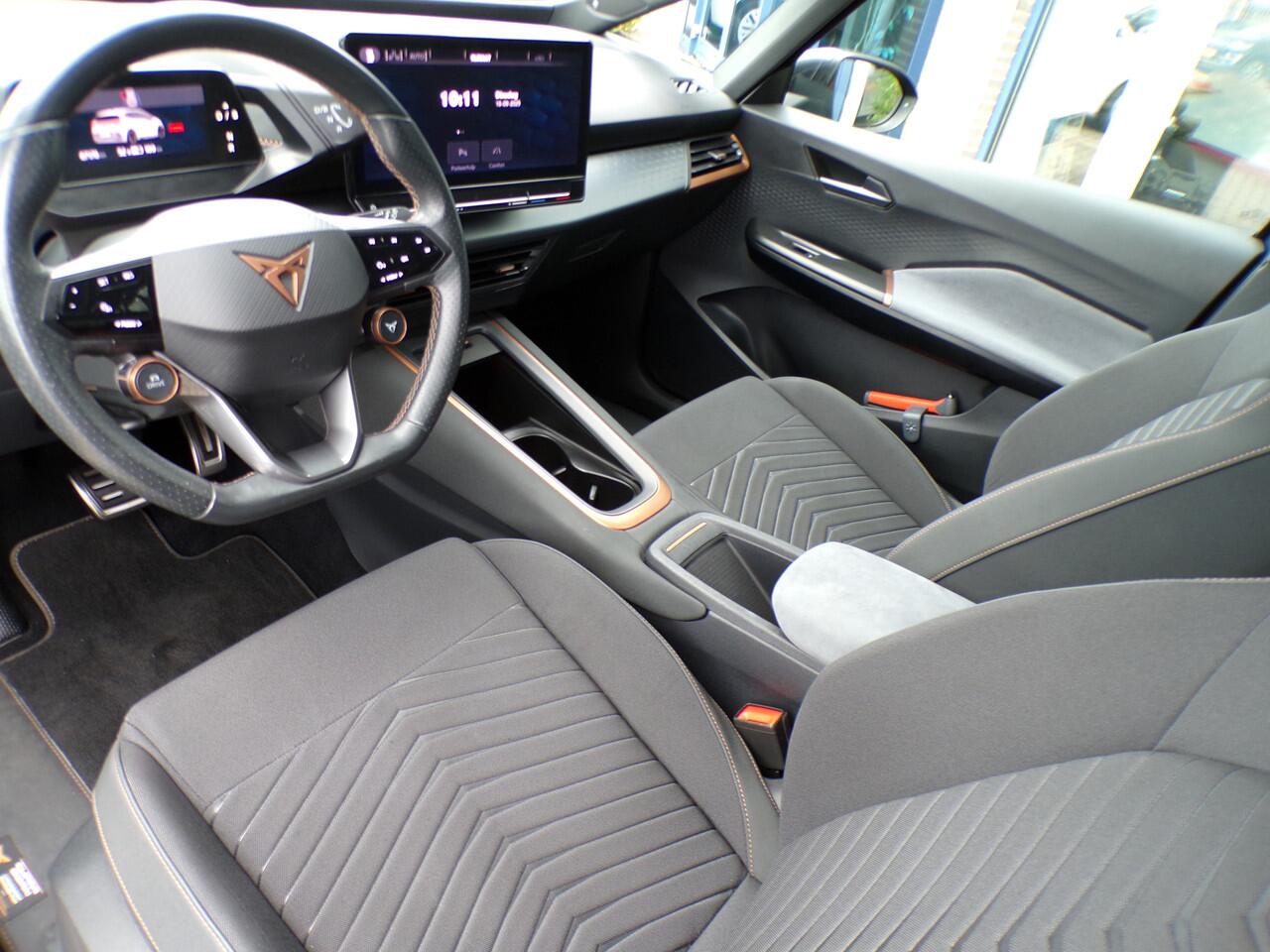 Cupra Born Adrenaline 62 kWh, SOH 95.4 % / LED / Camera + Sensoren / Carplay + Android Auto / Stoelverwarming / 19' LMV